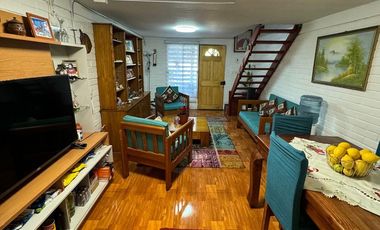 CASA EN EL PUEBLO DE CURACAVI