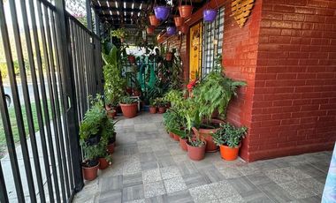 CASA EN EL PUEBLO DE CURACAVI