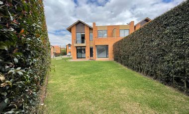 HERMOSA CASA EN VENTA - CIPRÉS HACIENDA FONTANAR