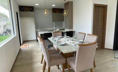 Bella Casa No Adosada en Conjunto Privado - Tumbaco