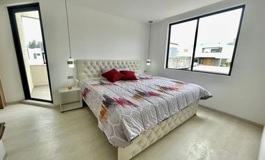 Bella Casa No Adosada en Conjunto Privado - Tumbaco