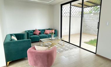Bella Casa No Adosada en Conjunto Privado - Tumbaco