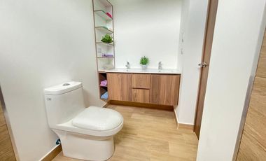 Bella Casa No Adosada en Conjunto Privado - Tumbaco