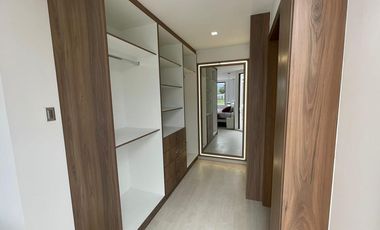 Bella Casa No Adosada en Conjunto Privado - Tumbaco
