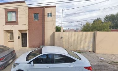 Sk18 - Casa En Venta En C. Maple, Los Bosques, Monclova, Coahuila (Remate Bancario))