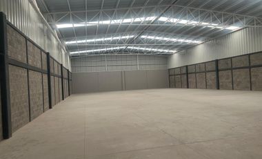 BODEGAS 1000M2 EN RENTA  NUEVAS  EN  PRIVADA ARCO SUR , CASI FRENTE  CENTRAL ABASTOS  SEGURIDAD,   RTA  $ 55.000  2 OFF. 4/ BAÑOS   ENTRADA TRAILERS