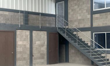 BODEGAS 1000M2 EN RENTA  NUEVAS  EN  PRIVADA ARCO SUR , CASI FRENTE  CENTRAL ABASTOS  SEGURIDAD,   RTA  $ 55.000  2 OFF. 4/ BAÑOS   ENTRADA TRAILERS