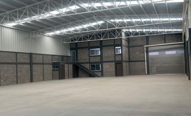 BODEGAS 1000M2 EN RENTA  NUEVAS  EN  PRIVADA ARCO SUR , CASI FRENTE  CENTRAL ABASTOS  SEGURIDAD,   RTA  $ 55.000  2 OFF. 4/ BAÑOS   ENTRADA TRAILERS