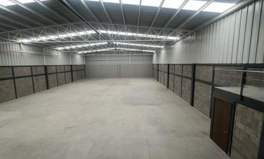 BODEGAS 1000M2 EN RENTA  NUEVAS  EN  PRIVADA ARCO SUR , CASI FRENTE  CENTRAL ABASTOS  SEGURIDAD,   RTA  $ 55.000  2 OFF. 4/ BAÑOS   ENTRADA TRAILERS