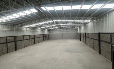 BODEGAS 1000M2 EN RENTA  NUEVAS  EN  PRIVADA ARCO SUR , CASI FRENTE  CENTRAL ABASTOS  SEGURIDAD,   RTA  $ 55.000  2 OFF. 4/ BAÑOS   ENTRADA TRAILERS
