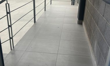 BODEGAS 1000M2 EN RENTA  NUEVAS  EN  PRIVADA ARCO SUR , CASI FRENTE  CENTRAL ABASTOS  SEGURIDAD,   RTA  $ 55.000  2 OFF. 4/ BAÑOS   ENTRADA TRAILERS