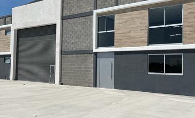 BODEGAS 1000M2 EN RENTA  NUEVAS  EN  PRIVADA ARCO SUR , CASI FRENTE  CENTRAL ABASTOS  SEGURIDAD,   RTA  $ 55.000  2 OFF. 4/ BAÑOS   ENTRADA TRAILERS