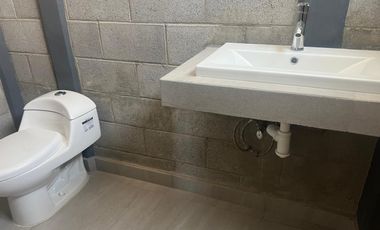 BODEGAS 1000M2 EN RENTA  NUEVAS  EN  PRIVADA ARCO SUR , CASI FRENTE  CENTRAL ABASTOS  SEGURIDAD,   RTA  $ 55.000  2 OFF. 4/ BAÑOS   ENTRADA TRAILERS
