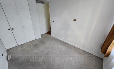 Arriendo departamento en Macul con 2 dormitorios, 1 baño, estacionamiento y bodega, a pasos del metro Camino Agrícola