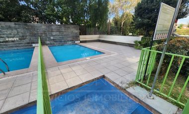 Arriendo departamento en Macul con 2 dormitorios, 1 baño, estacionamiento y bodega, a pasos del metro Camino Agrícola