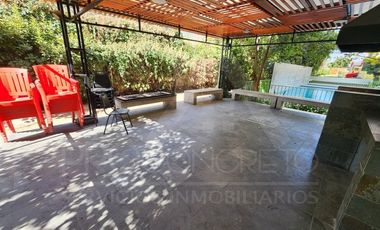 Arriendo departamento en Macul con 2 dormitorios, 1 baño, estacionamiento y bodega, a pasos del metro Camino Agrícola