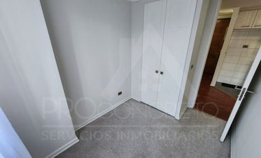 Arriendo departamento en Macul con 2 dormitorios, 1 baño, estacionamiento y bodega, a pasos del metro Camino Agrícola