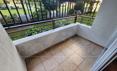 Arriendo departamento en Macul con 2 dormitorios, 1 baño, estacionamiento y bodega, a pasos del metro Camino Agrícola
