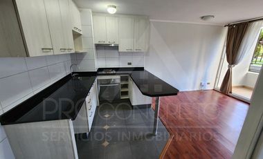 Arriendo departamento en Macul con 2 dormitorios, 1 baño, estacionamiento y bodega, a pasos del metro Camino Agrícola