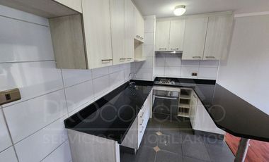 Arriendo departamento en Macul con 2 dormitorios, 1 baño, estacionamiento y bodega, a pasos del metro Camino Agrícola