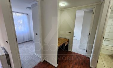 Arriendo departamento en Macul con 2 dormitorios, 1 baño, estacionamiento y bodega, a pasos del metro Camino Agrícola