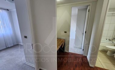 Arriendo departamento en Macul con 2 dormitorios, 1 baño, estacionamiento y bodega, a pasos del metro Camino Agrícola