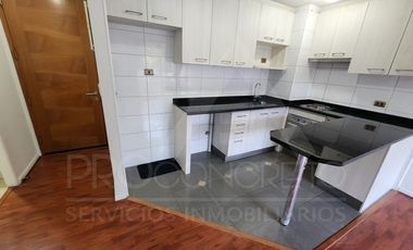 Arriendo departamento en Macul con 2 dormitorios, 1 baño, estacionamiento y bodega, a pasos del metro Camino Agrícola