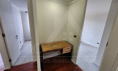 Arriendo departamento en Macul con 2 dormitorios, 1 baño, estacionamiento y bodega, a pasos del metro Camino Agrícola