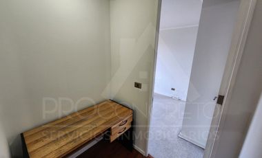 Arriendo departamento en Macul con 2 dormitorios, 1 baño, estacionamiento y bodega, a pasos del metro Camino Agrícola
