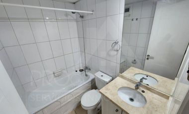 Arriendo departamento en Macul con 2 dormitorios, 1 baño, estacionamiento y bodega, a pasos del metro Camino Agrícola