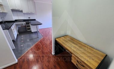 Arriendo departamento en Macul con 2 dormitorios, 1 baño, estacionamiento y bodega, a pasos del metro Camino Agrícola