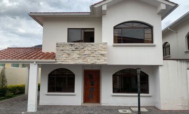 CASA EN RENTA EN MIRASIERRA