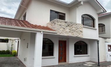 CASA EN RENTA EN MIRASIERRA