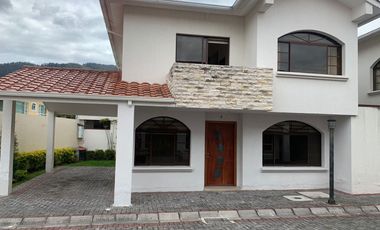 CASA EN RENTA EN MIRASIERRA