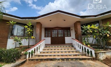 Casa con  diseño Mexicano Contemporáneo, en Fracc privado Tres Pasos.