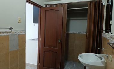 Se Alquila Mini Suite en planta baja de 1 solo ambiente en Urdesa Central