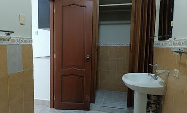 Se Alquila Mini Suite en planta baja de 1 solo ambiente en Urdesa Central