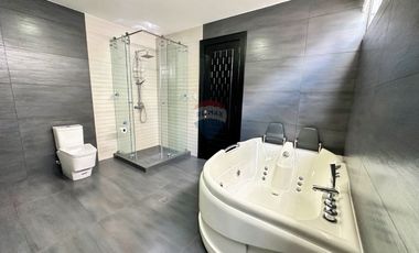 En Renta Penthouse Dúplex 600 m², 4 Dorm. - Monteserrín - Frente Al Ekopark