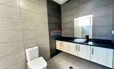 En Renta Penthouse Dúplex 600 m², 4 Dorm. - Monteserrín - Frente Al Ekopark