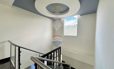 En Renta Penthouse Dúplex 600 m², 4 Dorm. - Monteserrín - Frente Al Ekopark