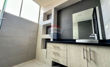 En Renta Penthouse Dúplex 600 m², 4 Dorm. - Monteserrín - Frente Al Ekopark