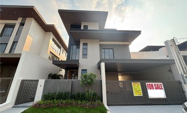 Brand New 5 Bedroom House and Lot in BF Homes Presidents Heights For Sale