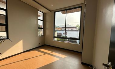 Brand New 5 Bedroom House and Lot in Presidents Heights BF Homes For Sale