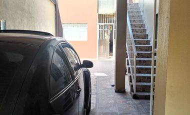 Vendo casa habitación con tres departamentos en la Colonia Agrícola Oriental, alcaldía Iztacalco, CDMX.