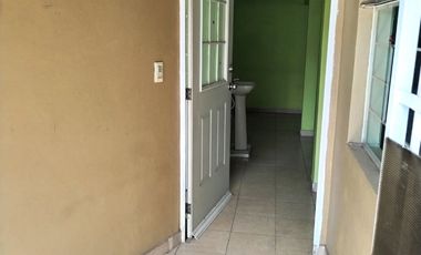 Vendo casa habitación con tres departamentos en la Colonia Agrícola Oriental, alcaldía Iztacalco, CDMX.