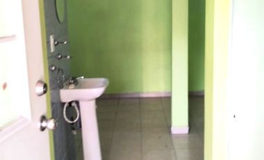 Vendo casa habitación con tres departamentos en la Colonia Agrícola Oriental, alcaldía Iztacalco, CDMX.