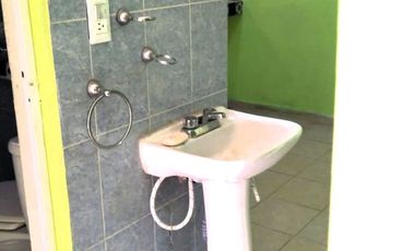 Vendo casa habitación con tres departamentos en la Colonia Agrícola Oriental, alcaldía Iztacalco, CDMX.