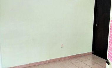 Vendo casa habitación con tres departamentos en la Colonia Agrícola Oriental, alcaldía Iztacalco, CDMX.