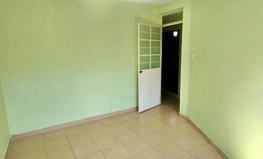 Vendo casa habitación con tres departamentos en la Colonia Agrícola Oriental, alcaldía Iztacalco, CDMX.
