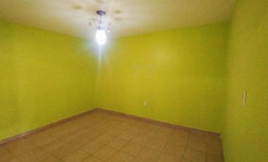 Vendo casa habitación con tres departamentos en la Colonia Agrícola Oriental, alcaldía Iztacalco, CDMX.